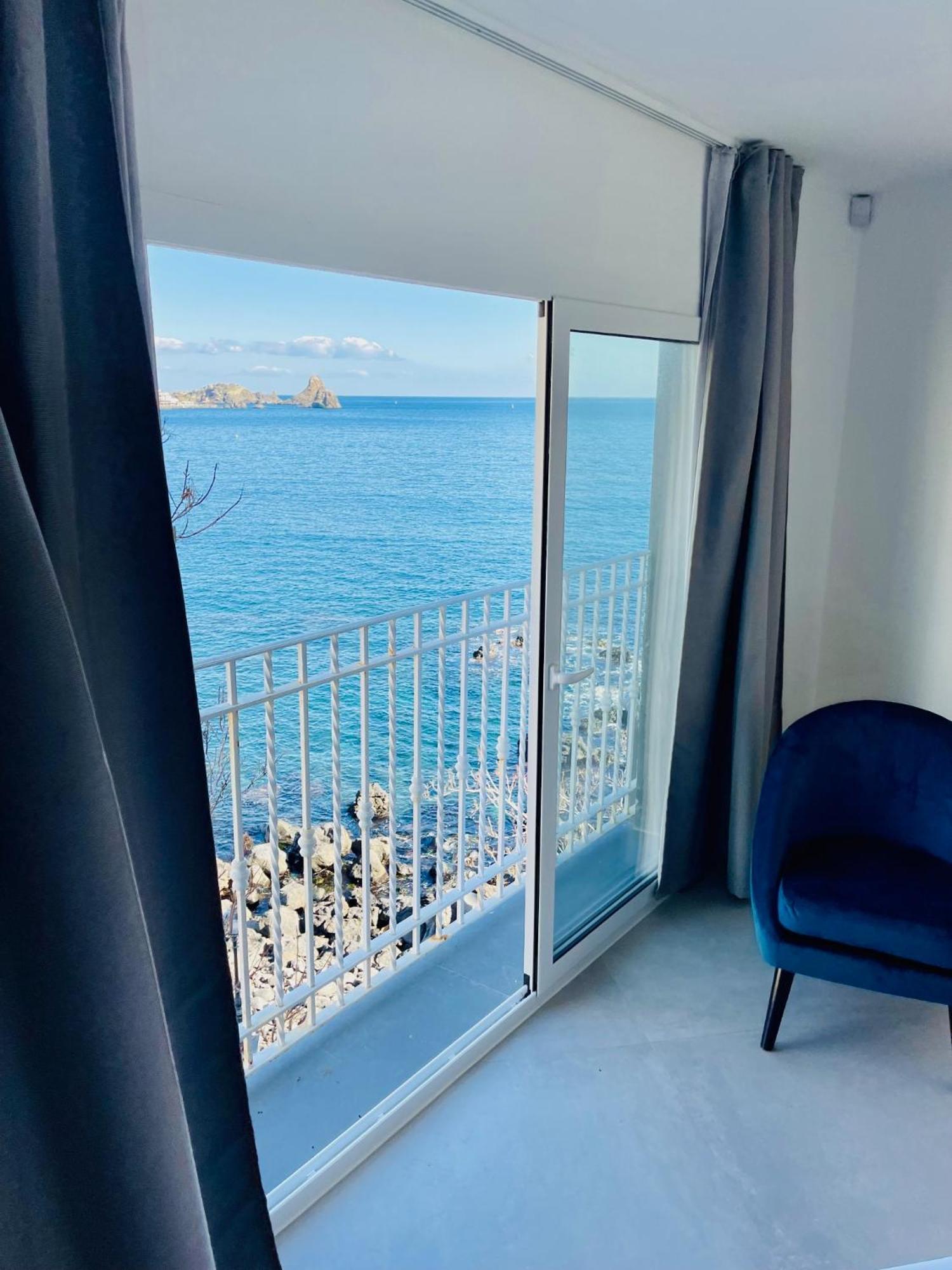 La Finestra Sul Mare Aci Castello Exterior foto
