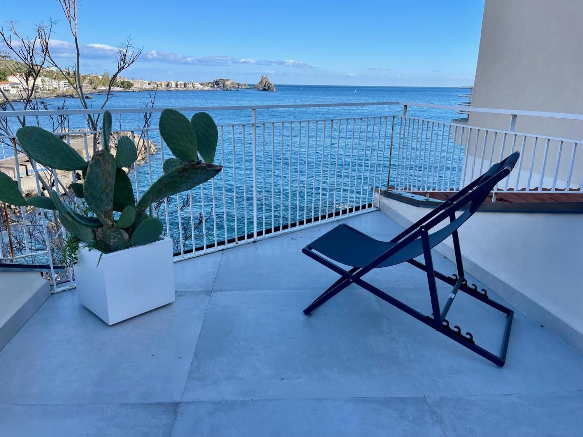 La Finestra Sul Mare Aci Castello Exterior foto